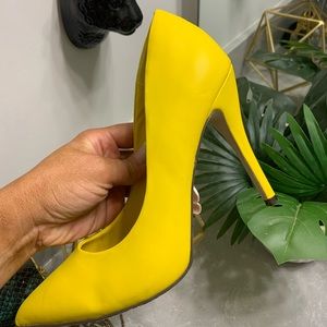 BUNDLE2$10 Pumps yellow 9